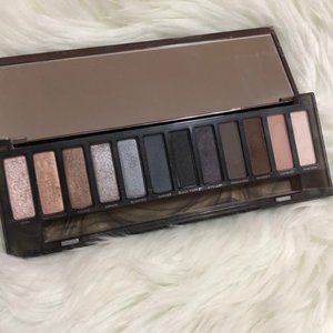 Naked smoy eyeshadow palette